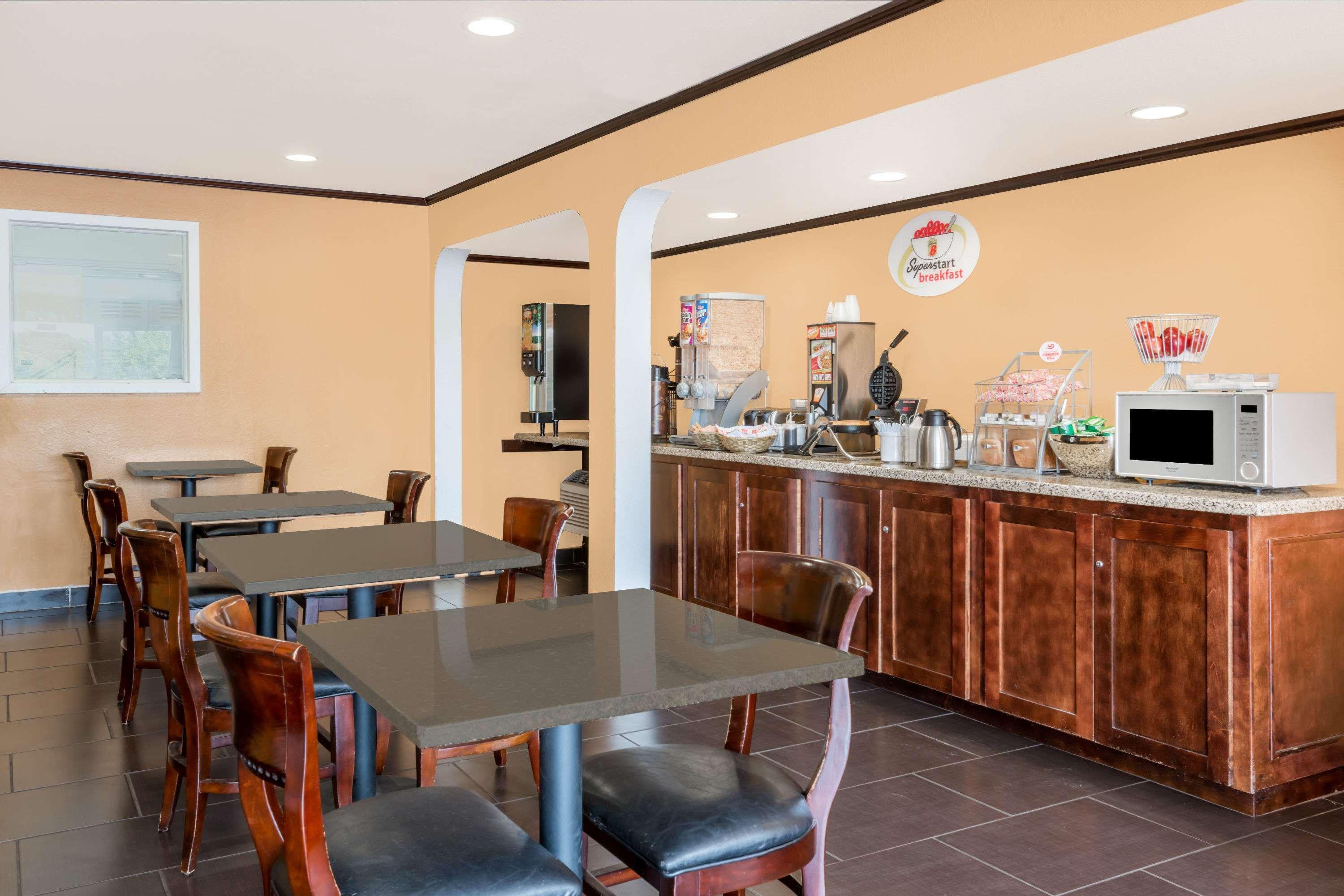Super 8 By Wyndham Midwest City Ok Esterno foto