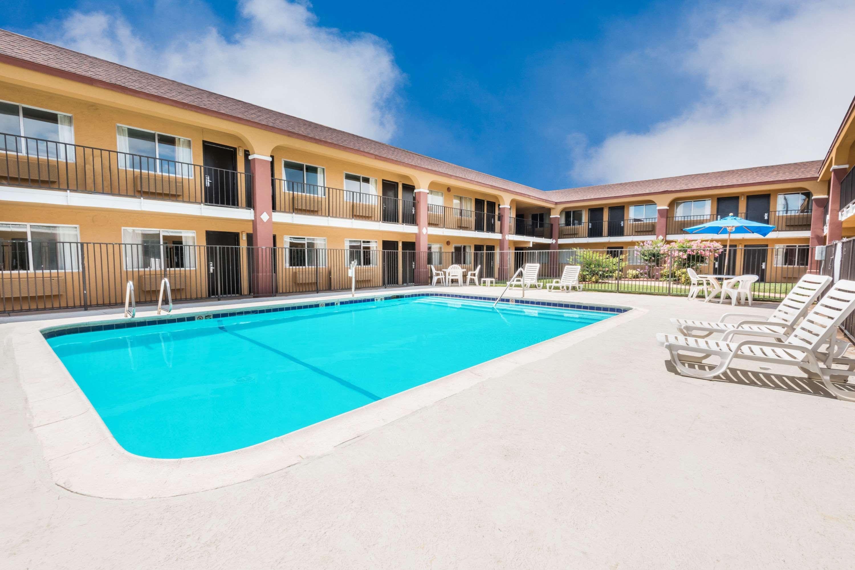 Super 8 By Wyndham Midwest City Ok Esterno foto