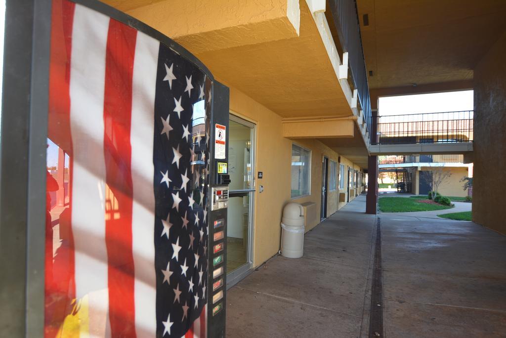 Super 8 By Wyndham Midwest City Ok Esterno foto