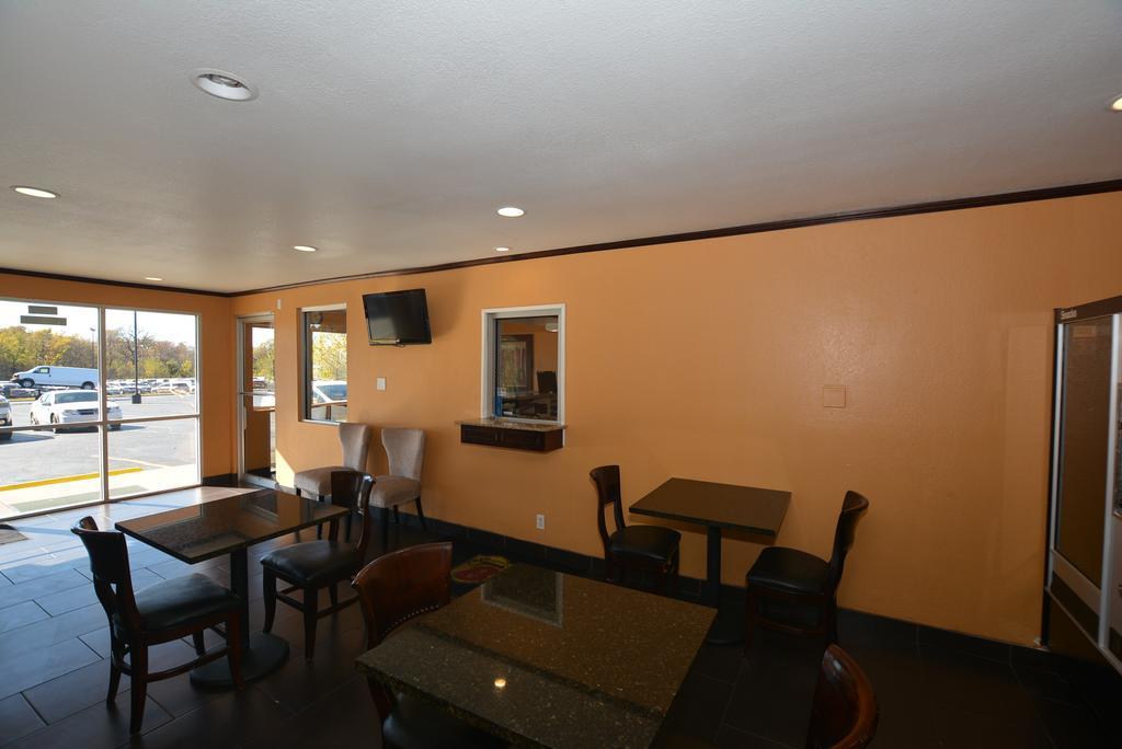 Super 8 By Wyndham Midwest City Ok Esterno foto