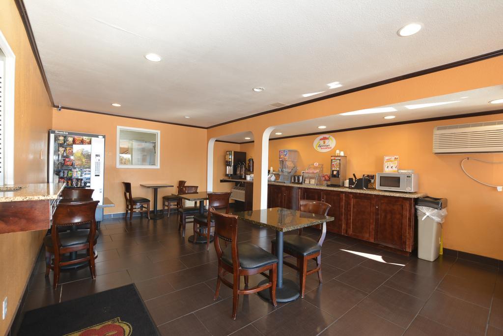 Super 8 By Wyndham Midwest City Ok Esterno foto