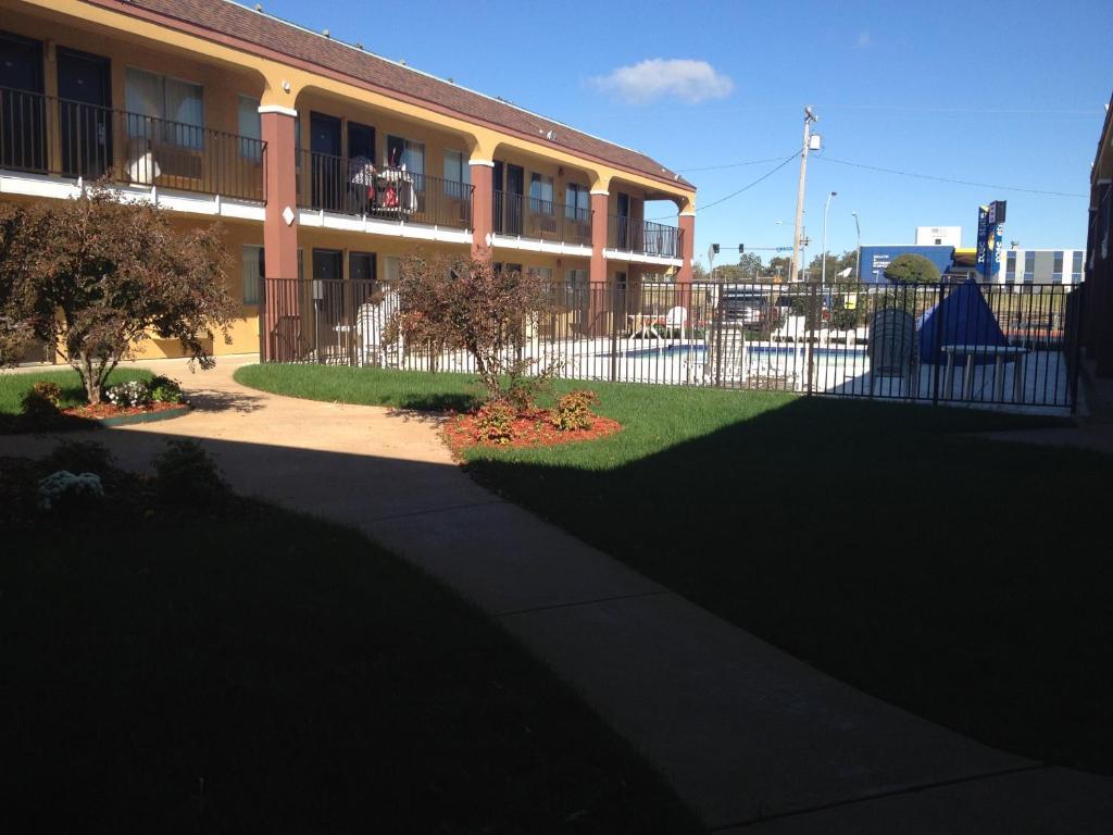 Super 8 By Wyndham Midwest City Ok Esterno foto